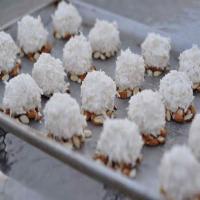 Almond Coconut Christmas Balls Recipe_image