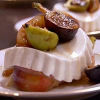 Greek Yogurt Panna Cotta with Grilled Honeyed Figs and White Nectarines_image