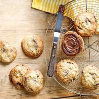 Hazelnut & chocolate cookie sandwiches image