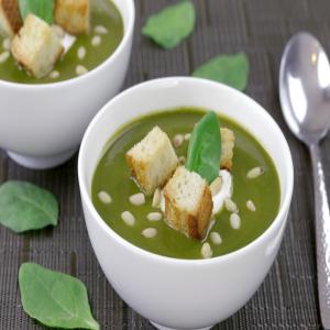 Creamed Spinach Soup with Pine Nuts_image