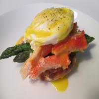 Eggs Benedict With Asparagus and Crab_image