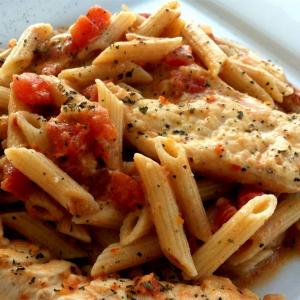 Creamy Parmesan and Sun-Dried Tomato Chicken Penne_image