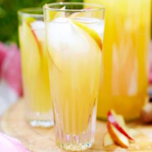 Apple & elderflower gin cocktail_image