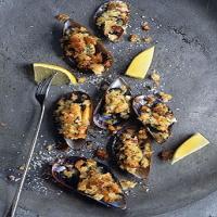Mussels with Herbed Bread Crumbs_image