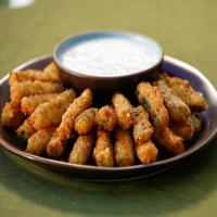 Crispy Zucchini Fries with Buttermilk Ranch Dipping Sauce_image