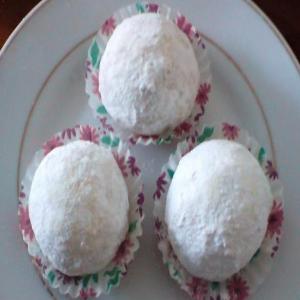 Favourite Mexican Wedding Cakes - Pecan Cookie Balls!_image