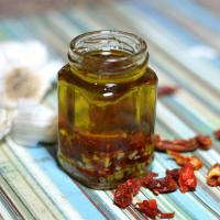 Garlicky Sun-Dried Tomato-Infused Oil_image