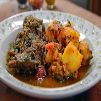 Indian-spiced lamb shoulder with Bombay potatoes_image