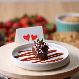 Chocolate Covered Strawberries: Bedazzled Beauties Recipe by Tasty_image
