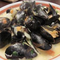 Steamed Mussels with Fennel, Tomatoes, Ouzo, and Cream_image