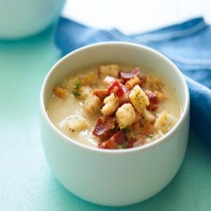Cold Cauliflower Soup with Bacon and Croutons_image