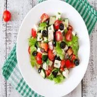 Garden-Fresh Greek Salad Recipe (Gluten Free)_image
