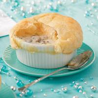 Creamy Garlic & Mushroom Soup with Pastry Caps_image