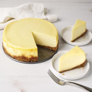 Classic Cheesecake with Cream Cheese Spread_image