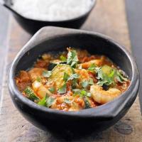 Fragrant courgette & prawn curry image