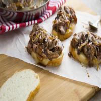 Open-Faced Roast Beef Sandwiches_image