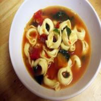 Tortellini Soup with Basil_image