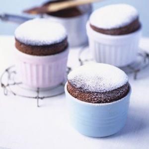 Hot chocolate soufflés with chocolate cream sauce_image
