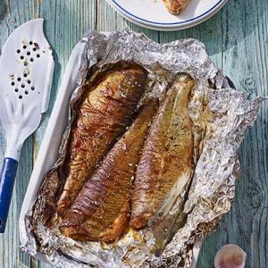 Hot tea-smoked trout with new potato & rocket salad image