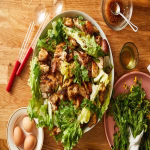 Chicken and Escarole Salad With Anchovy Croutons_image