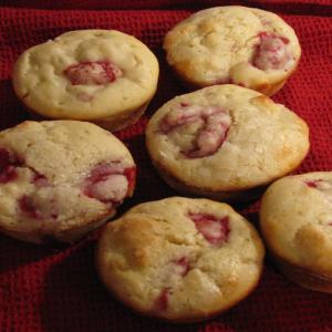 Sugar-Crusted Raspberry Muffins_image