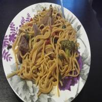 Beef Lo Mein With Broccoli and Bell Pepper_image
