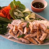 Vietnamese Noodle Salad with Lemongrass Chicken_image