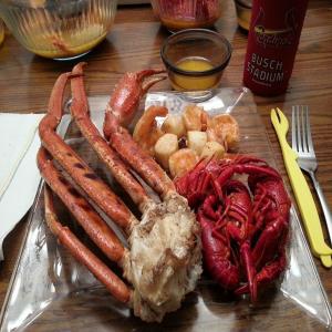 Grilled Snow Crab W/Shrimp, Scallops and Crawfish_image