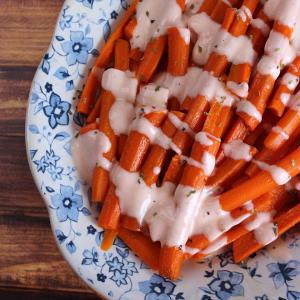 Roasted Carrots with Honey Sriracha Sauce_image