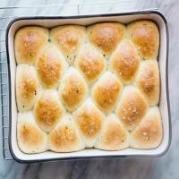 Buttery Herbed Dinner Rolls_image