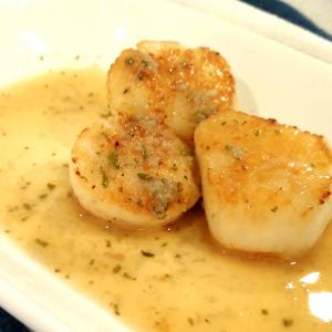 Sous Vide Scallops with Garlic and Lemon Butter_image