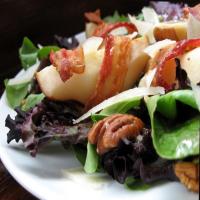Field Greens With Roasted Bacon-Wrapped Pears_image
