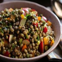 Black-Eyed Pea Salad with Turmeric Vinaigrette_image