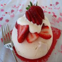 Dee's Quick and Easy Strawberry Meringues.(4 Ingredients, 5 Min image