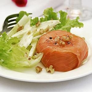Smoked salmon parcels with fennel & walnut salad image