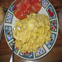 Fluffy, Soft Scrambled Eggs with Cheese_image