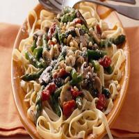 Fettuccine with Asparagus and Mushrooms image