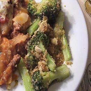 Broccoli With Toasted Garlic Crumbs_image