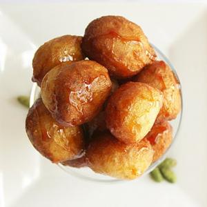 (Luqaimat) Crunchy Sweet Dumplings Recipe - (4.2/5) image
