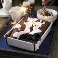 Sticky chocolate pudding with marshmallows_image