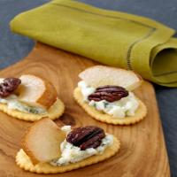 Oven-Roasted Pears with Creamy Blue Cheese_image