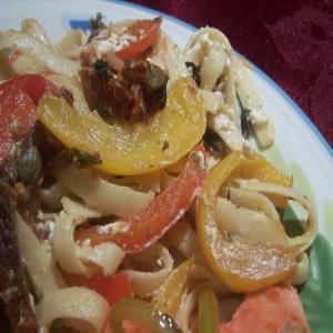 Fettuccine With Goat Cheese And Peppers_image