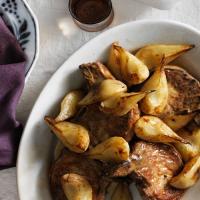 Pan-Seared Pork Chops with Rosemary and Pears_image