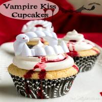 Vampire Kiss Cupcakes (Vanilla Cupcakes with Vanilla Bean Buttercream)_image