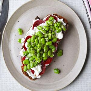 Feta toast with minty beans image