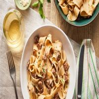 Pappardelle Pasta with White Bolognese Sauce_image