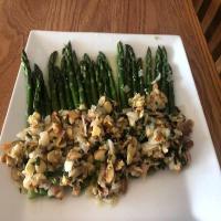 Steamed Asparagus with Buttered Almonds_image
