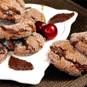 Easy Chocolate Crackled Cookies_image