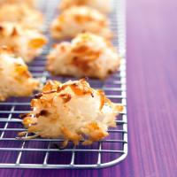 Coconut-Apricot Macaroons image
