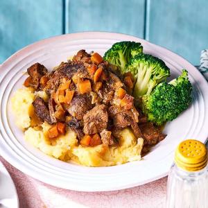 Balsamic beef stew with veggie mash_image